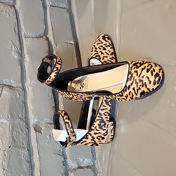 Vince Camuto Attera Ankle Strap Flat size 6.5 - Picture 2 of 6